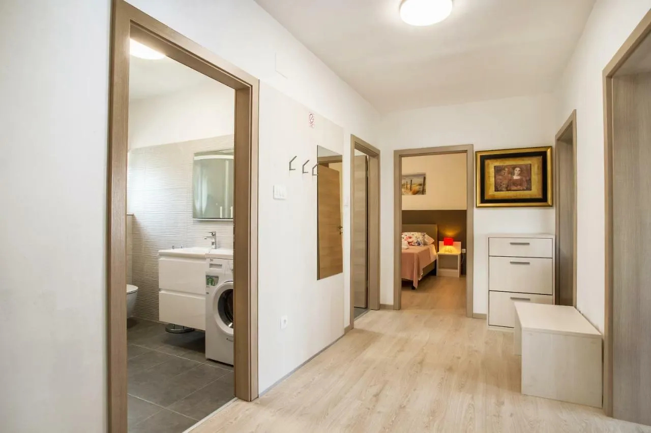 Ac Apartment With 2 Bedrooms And 2 Bathrooms-Free Private Parking Split