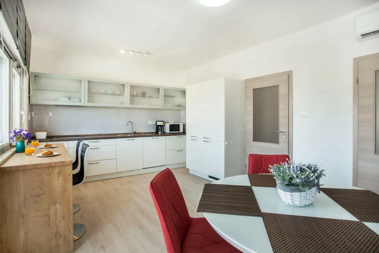 Ac Apartment With 2 Bedrooms And 2 Bathrooms-Free Private Parking Split